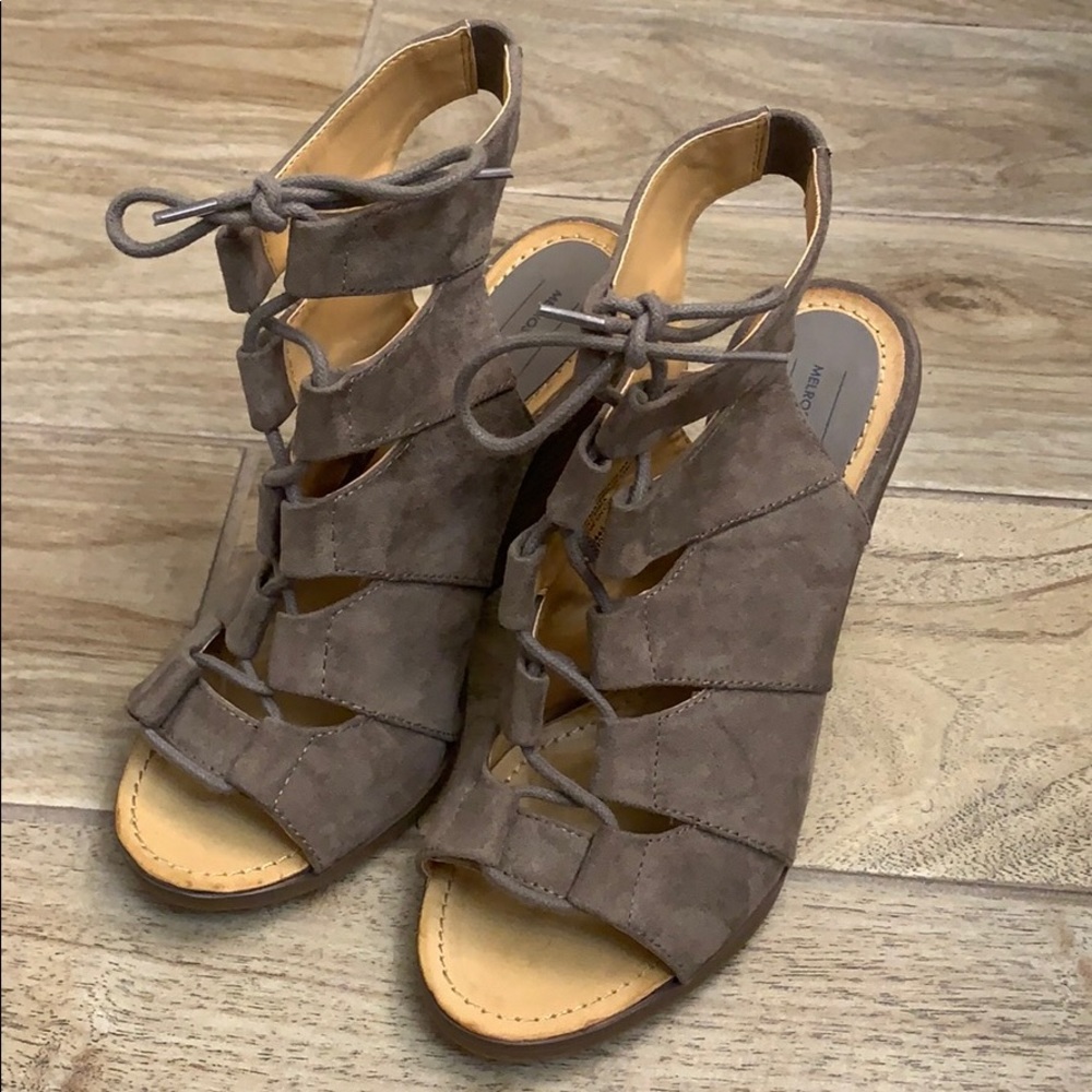 Superb condition! Never worn Calista Fab Wedge!